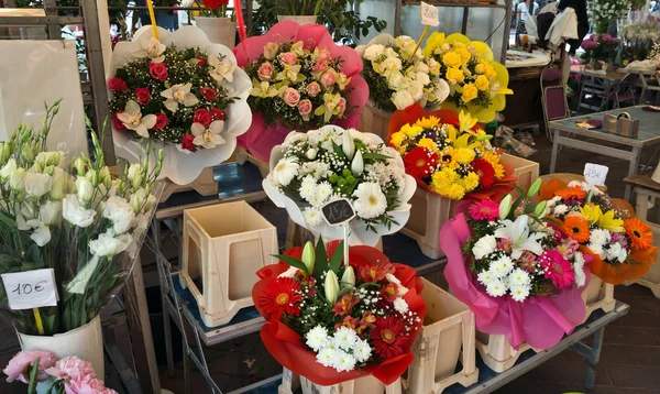 Cidade de Nice - Flores no mercado de rua — Fotografia de Stock