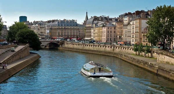 Paris - Seine River and landmarks — Stock Photo, Image