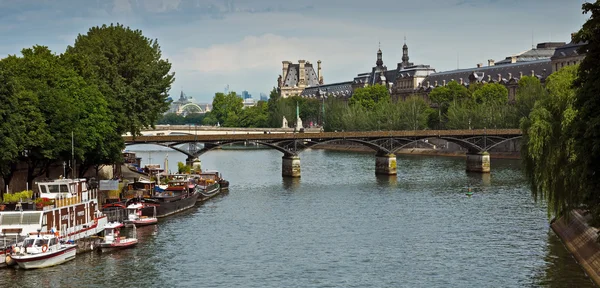 Paris - Seine Fluss und Sehenswürdigkeiten — Stockfoto