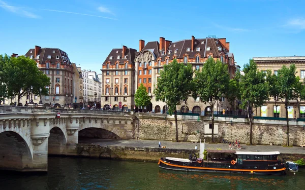 Paris - Seine River and landmarks — Stock Photo, Image