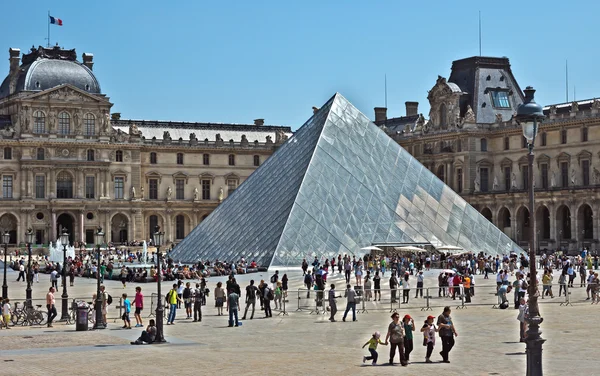 Paris - Praça do Louvre — Fotografia de Stock