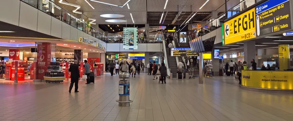 Amsterdam - Schiphol Plaza at Schiphol airport — Stock Photo, Image