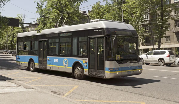 Almaty - trólebus neoplan — Fotografia de Stock