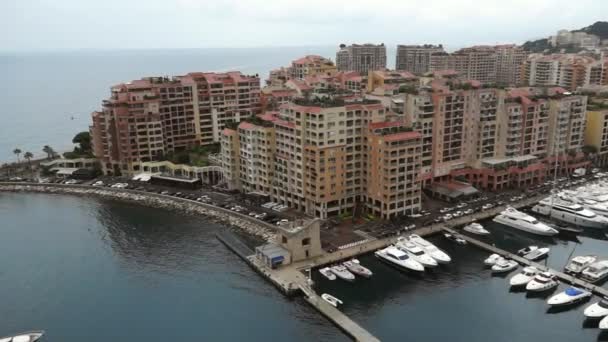 Monaco-uitzicht op de haven van Fontvielle — Stockvideo