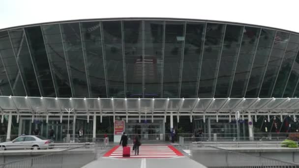 Terminalgebäude am schönen Flughafen Cote d 'Azur — Stockvideo
