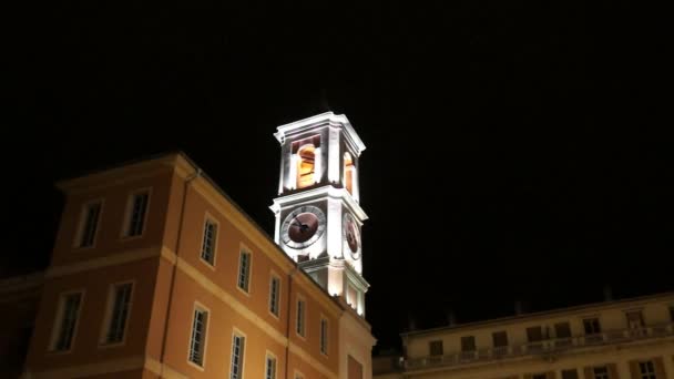 Uhr Turm des Russischen Palastes in der Nacht in schön, Frankreich — Stockvideo