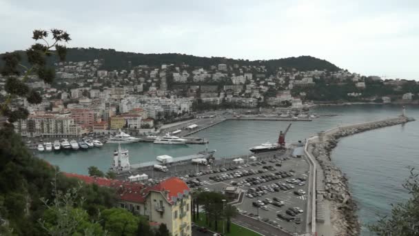 Widok z lotu ptaka na port w miejscowości Villefranche sur mer w Nicea, Francja. — Wideo stockowe