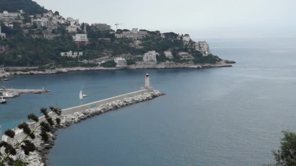 Vuurtoren van de haven van Nice, Frankrijk. Van bovenaf bekijken. — Stockvideo