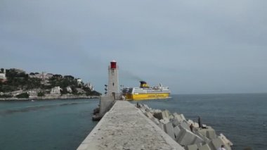 Nice - yolcu gemisi limandan yola