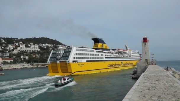 Nizza - La nave passeggeri parte dal porto — Video Stock