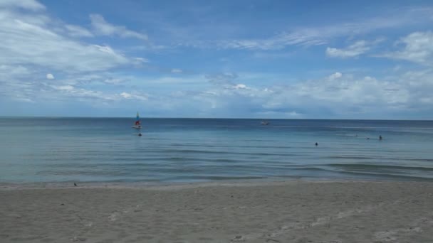 태국, 코 사무이 차 웽 비치입니다. 태국의 걸프만에 가장 인기 있는 해변. — 비디오