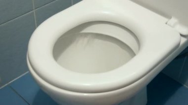 Flushing banyoda tuvalet