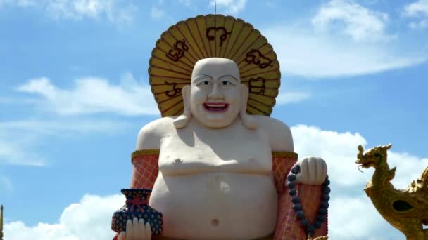 Leende buddha av rikedom staty på koh samui, thailand — Stockvideo