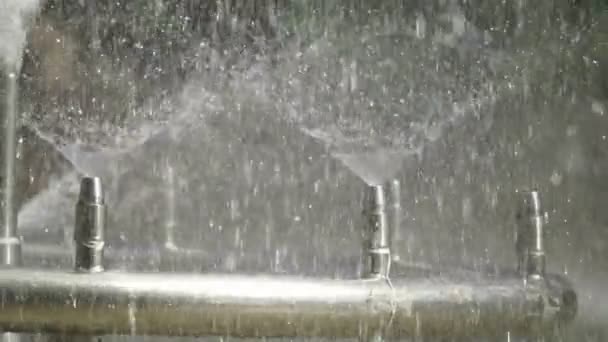 Fuente en el parque de la ciudad — Vídeos de Stock