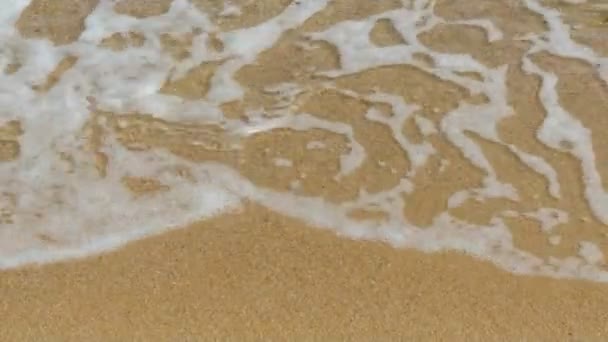 Olas de agua en la playa — Vídeo de stock