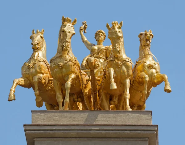 Estatua de oro en Park Citadel —  Fotos de Stock