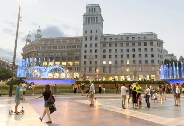 Náměstí Plaza De Catalunya - noční pohled — Stock fotografie