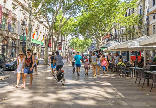 在巴塞罗那，西班牙 la rambla 大道 — 图库照片