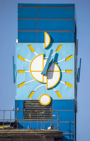 Almaty - Relógio principal do edifício geral dos correios — Fotografia de Stock