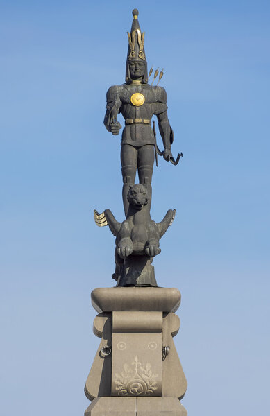 Алматы - Скульптура Золотого Воина
