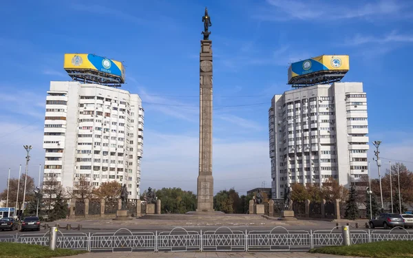 Almaty - Republic Square and Monument of Independence of Kazakhs — Stock Photo, Image