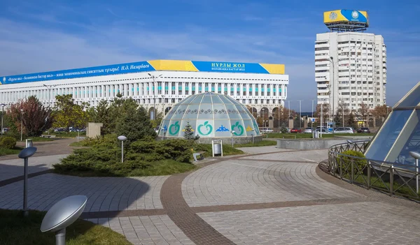 Almati - a Kazah Köztársaság tér — Stock Fotó
