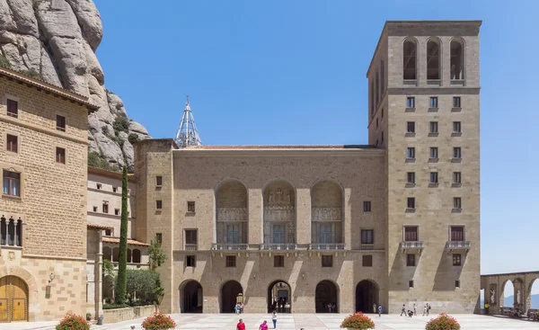 La abadía benedictina Santa Maria de Montserrat en Monistrol de Montserrat — Foto de Stock