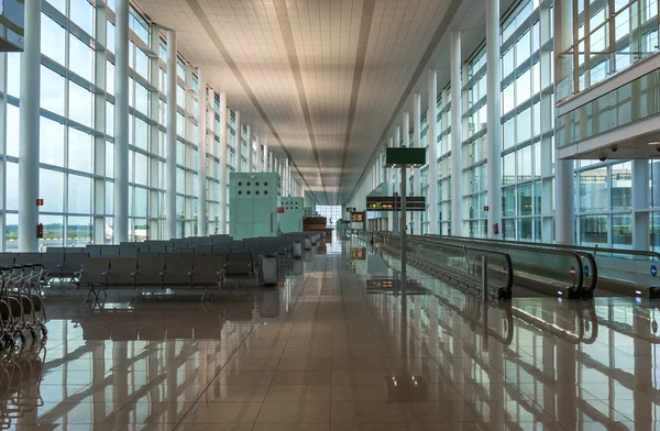 Terminal T1 do aeroporto de El Prat-Barcelona — Fotografia de Stock