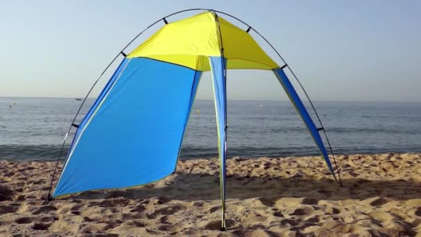 Tent at the beach — Stock Video