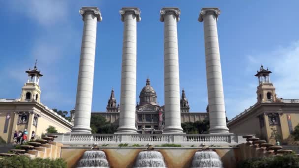 Четыре колонны, Барселона — стоковое видео