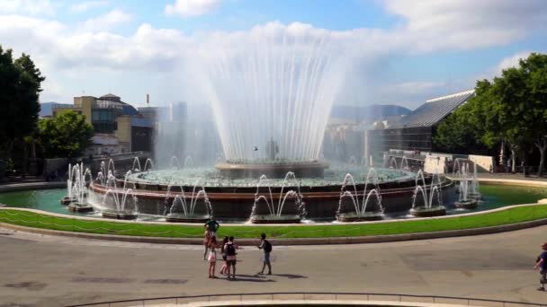 Fuente mágica en Barcelona — Vídeo de stock