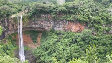 Art arda sıralı Chamarel. Mauritius