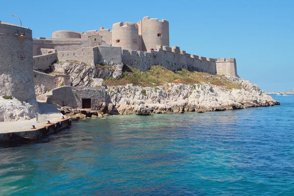Pevnost na pobřeží moře. Chateau d'lf, Marseille, Francie — Stock fotografie