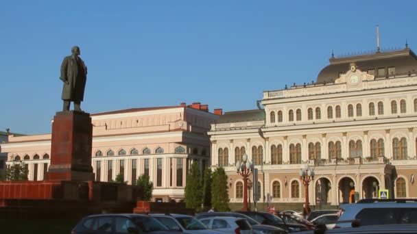 Lenin ve Belediye Binası için anıt. Kazan, Tataristan, Rusya Federasyonu — Stok video