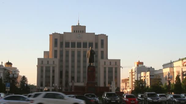 Monument to Lenin at Liberty Square. Kazan, Russia — Stock Video