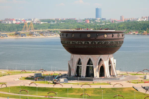 Centre de la famille "Chaudron" et rivière. Kazan, Tatarstan, Russie — Photo