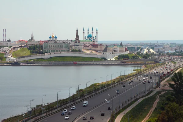 Rzeka, dam, Kreml. Kazan, Federacja Rosyjska — Zdjęcie stockowe