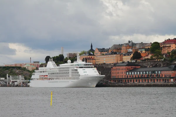Crucero en la ciudad. Estocolmo, Suecia — Foto de Stock