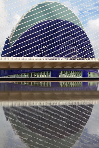 Napięcie faceci most i Agora złożonych. Valencia, Hiszpania — Zdjęcie stockowe