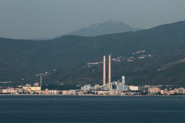 Şehir ısı ve enerji santrali kıyısında kombine. Savona, İtalya