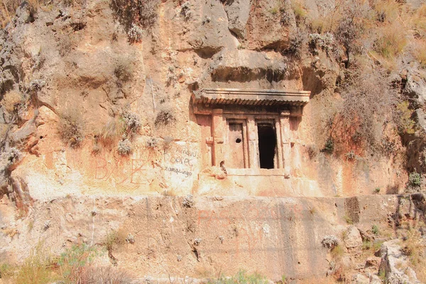 Ancient Lycian tomb which is cut down in rock. Fethiye, Turkey — Stock Photo, Image