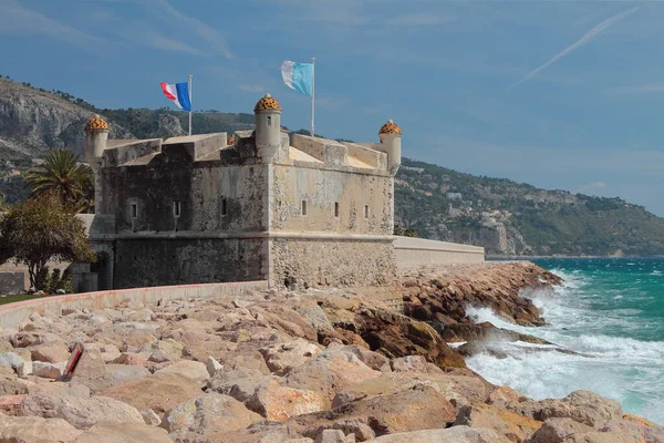 Deniz Kıyısında Eski Bir Kale Menton Fransa — Stok fotoğraf