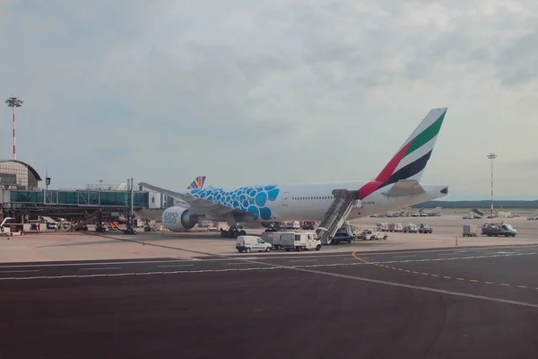 Milan Italy Jun 2019 Emirates Airlines Plane Apron International Airport — Stock Photo, Image