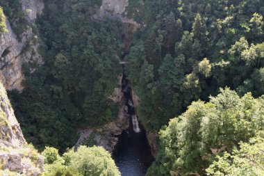 Karst dünya yüzeyinde arıza yaptı. Kocjan, Slovenya
