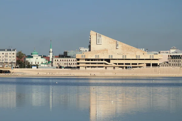 Göl nizhny kaban dolgu, kamal tiyatro. Kazan, Tataristan — Stok fotoğraf