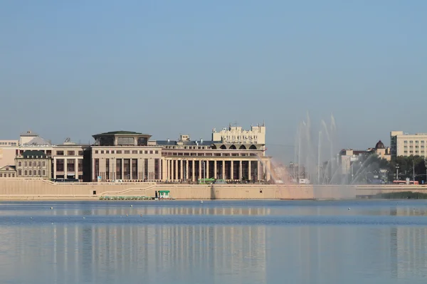 Nabrzeże jeziora kaban, kazan (Wołga) Uniwersytet Federalny — Zdjęcie stockowe