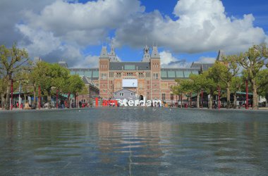 gölet ve Devlet Müzesi. Amsterdam, Hollanda