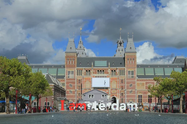 Staatsmuseum (reyksmyuzeum). Amsterdam, Nederland — Stockfoto