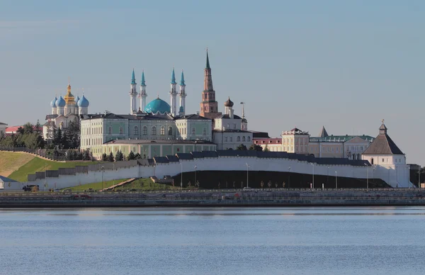 Rio Kazanka e Kazan Kremlin, Tatarstan, Rússia — Fotografia de Stock