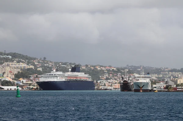 Crucero en puerto. Fort-de-France, Martinica — Foto de Stock